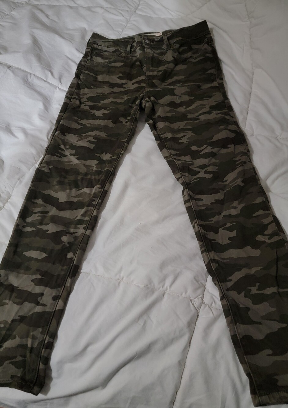 Womens Levis 720 Camo High Rise Super Skinny Crop Pants 27- Olive Green Camo